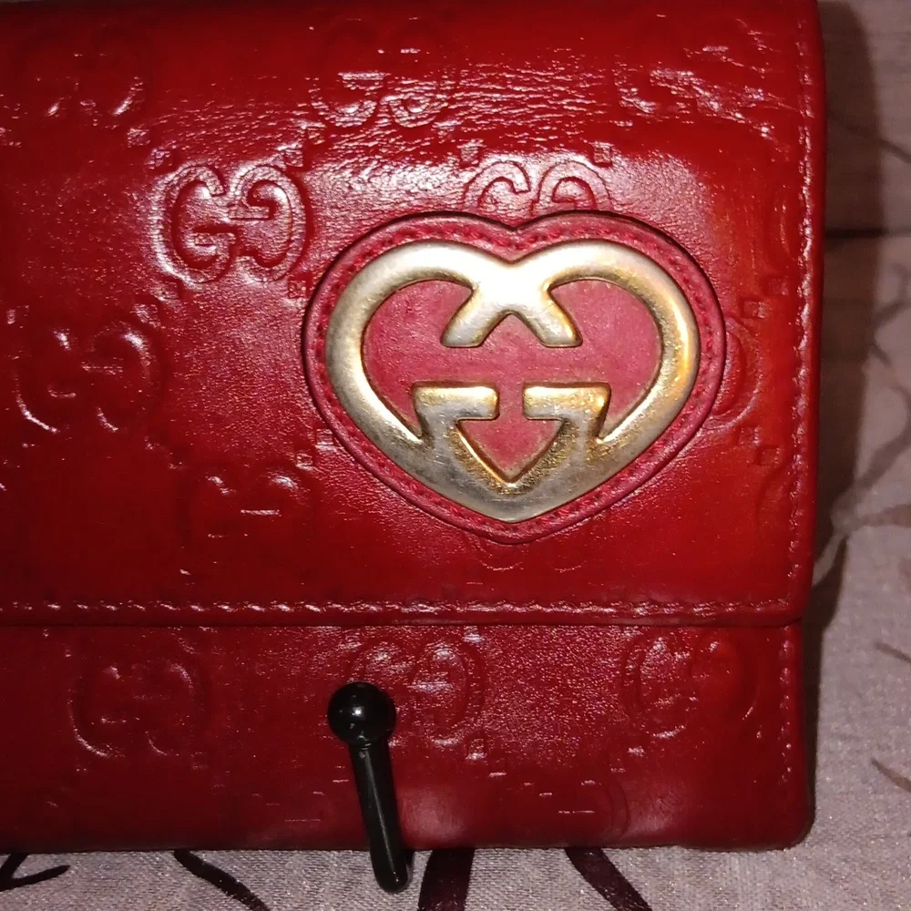 Gucci Red Wallet with Gold Heart Logo - Picture 2 of 10
